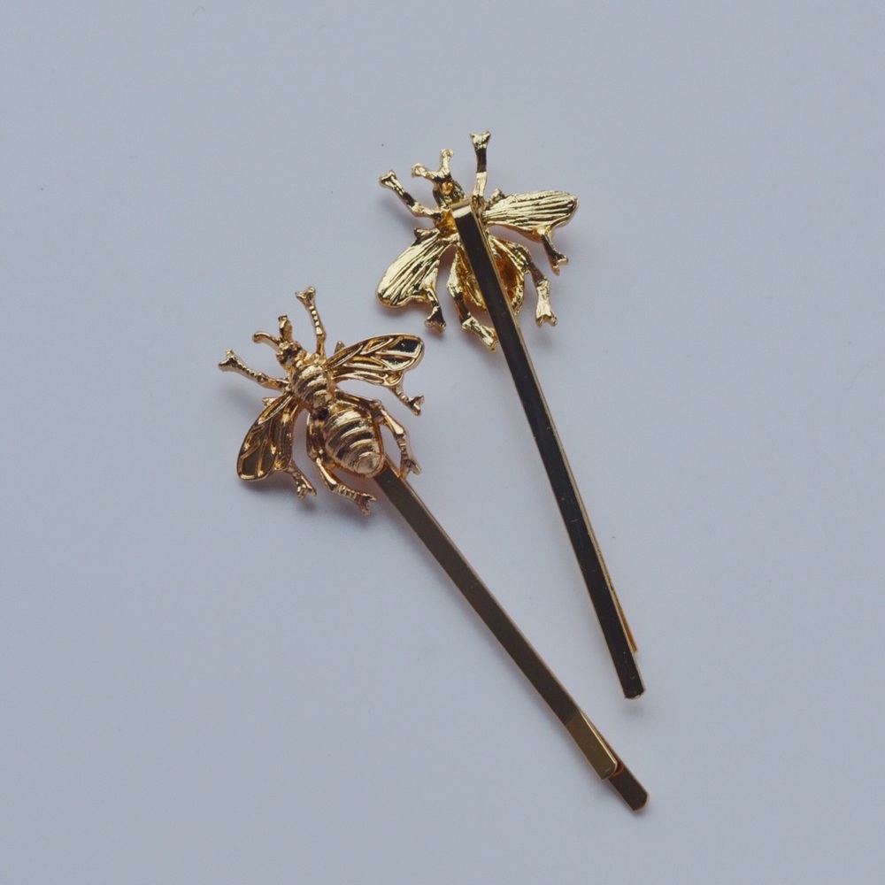 One Piece - Cute Bee Hair Bobby Pin in Gold - Picture 7 of 7